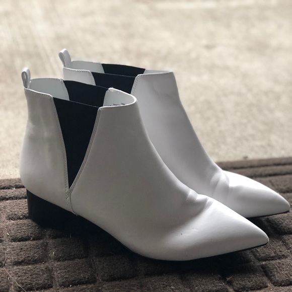 Nine West Shoes - Nine West white leather Chelsea ankle boot